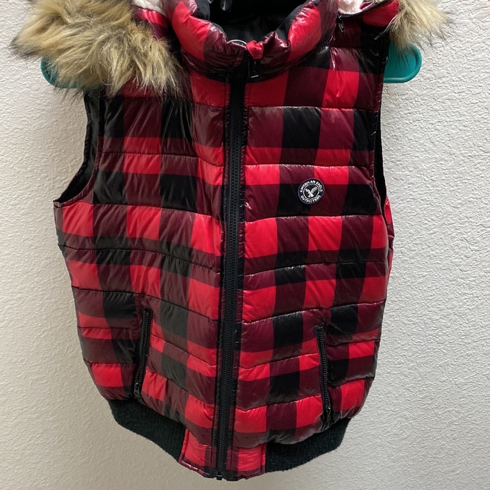 Comfy American Eagle puffer vest